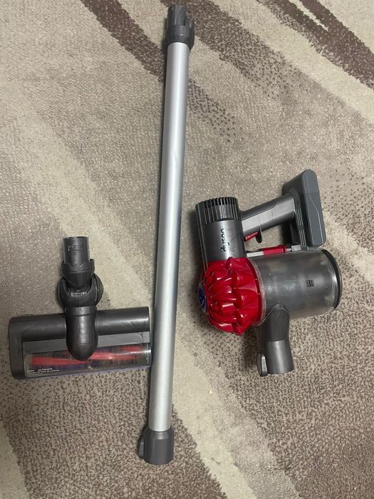 Aspirator dyson v6