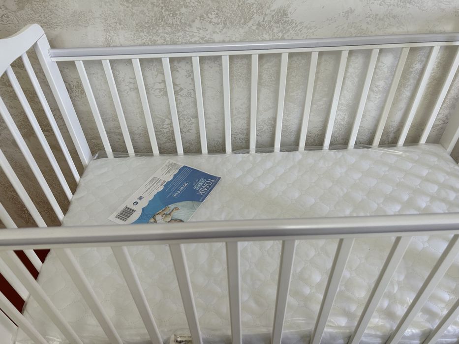 Ұсталмаған, жап-жаңа манеж төсегімен