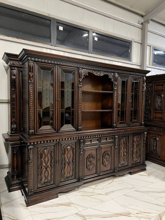 VÂND Vitrină/Bibliotecă din lemn masiv complet restaurată  în stare impecabilă