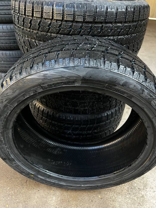 TOYO TIRES зимние шины. 275/40/R20