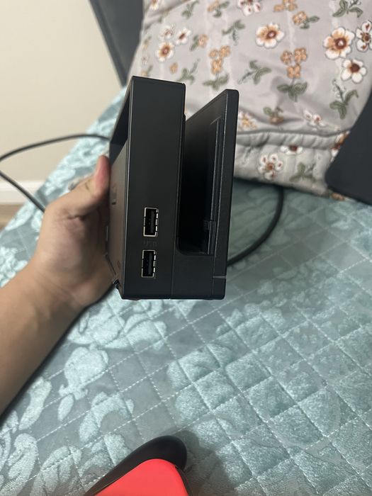 Нинтендо Свитч с игрой Zelda с причтавкой