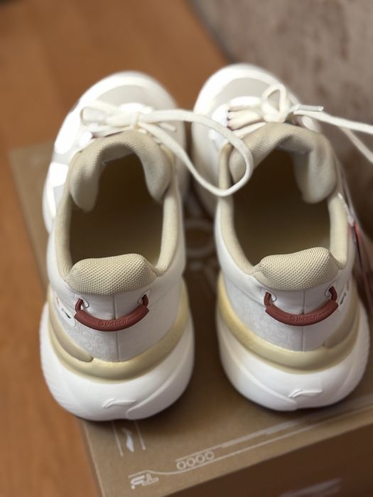 Кроссовки 46го размера от компании Li ning