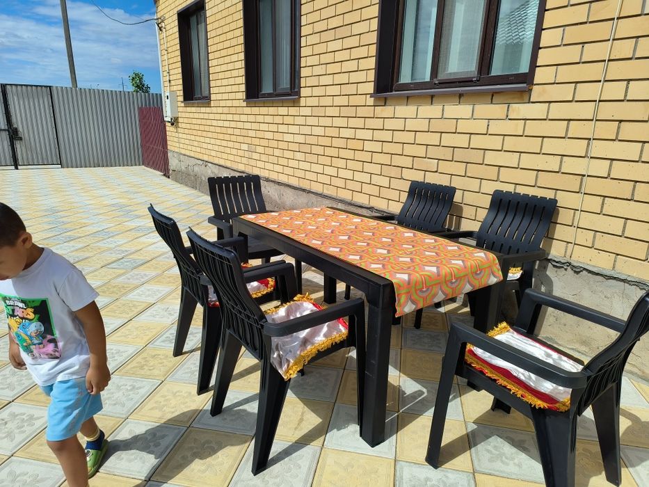 Продам стол и стулья