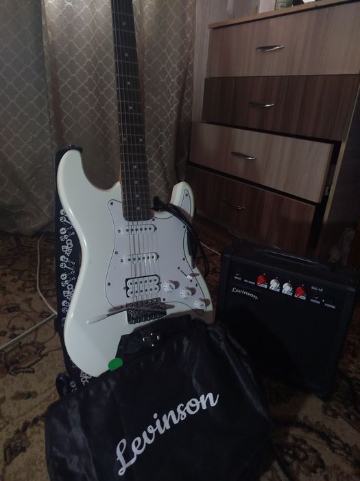 Электрогитарный комплект Levinson SPACK-1 WH