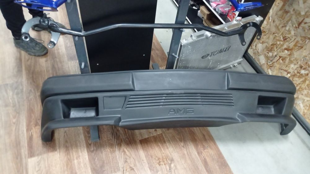 Бампер мерс w 124w190w140w210 БМВ е34 е36 е38 Е39 задний бампер пере