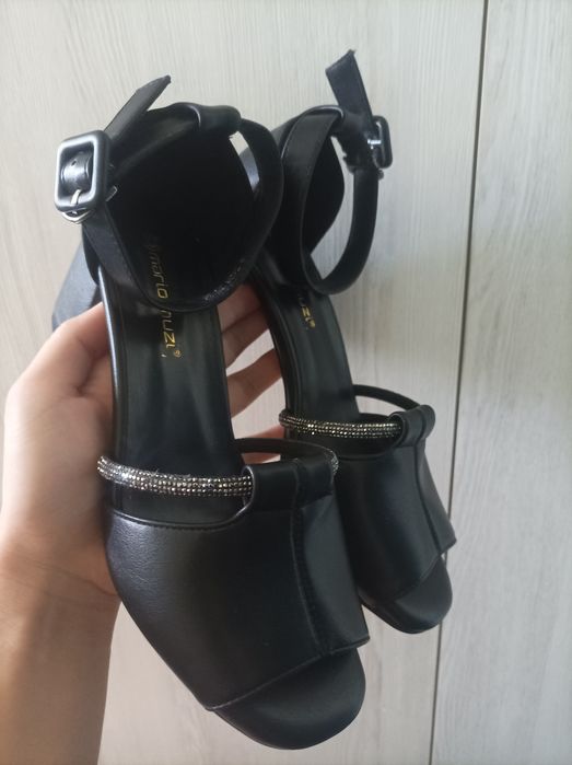 Ayollar oyoq kiymi