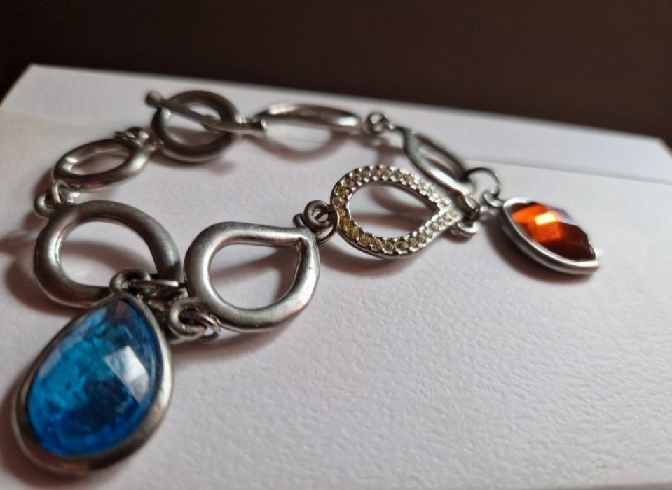 Bratara rosu și albastru