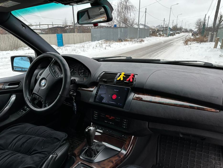 Автомобиль BMW X5