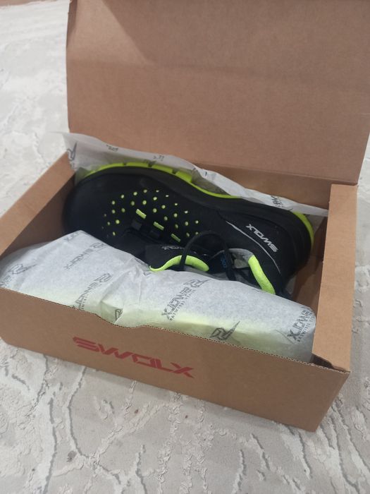 Спец обувь с защитным подноском