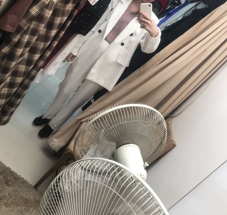 Продам Костюм новый