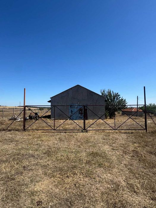 селскостопански имот с обор и къща- Мандра, обл. Хасково