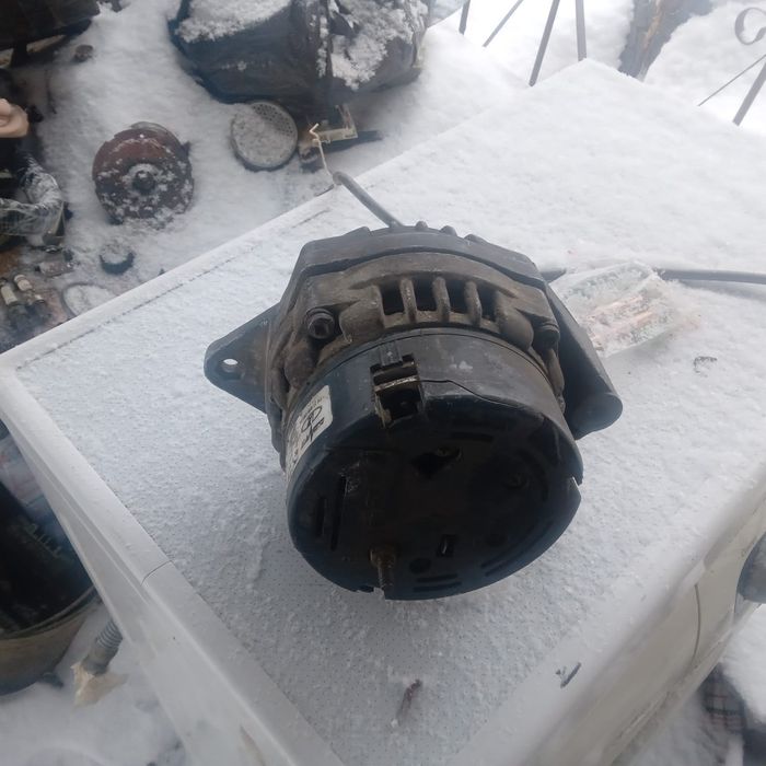 Продам генератор на ниву бу.