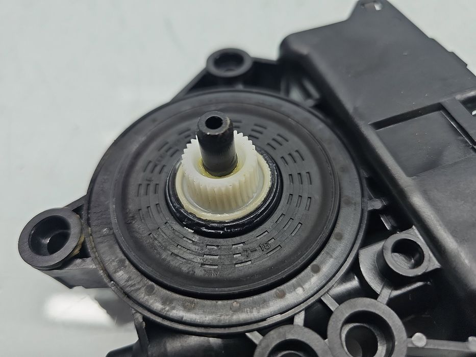 Motoras geam dreapta fata Hyundai i40 Wagon [Fabr 2012-2019] 82460-3Z0