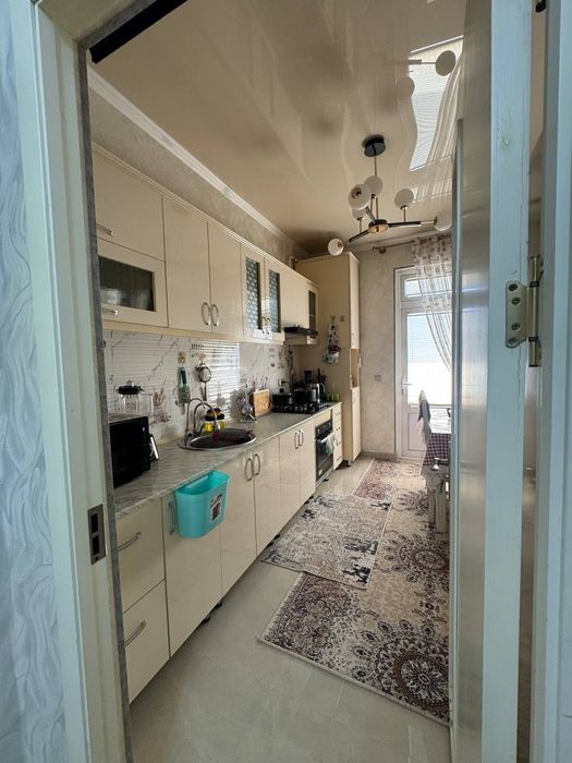 Uy sotiladi srochni. Kelishiladigan joyi bor.