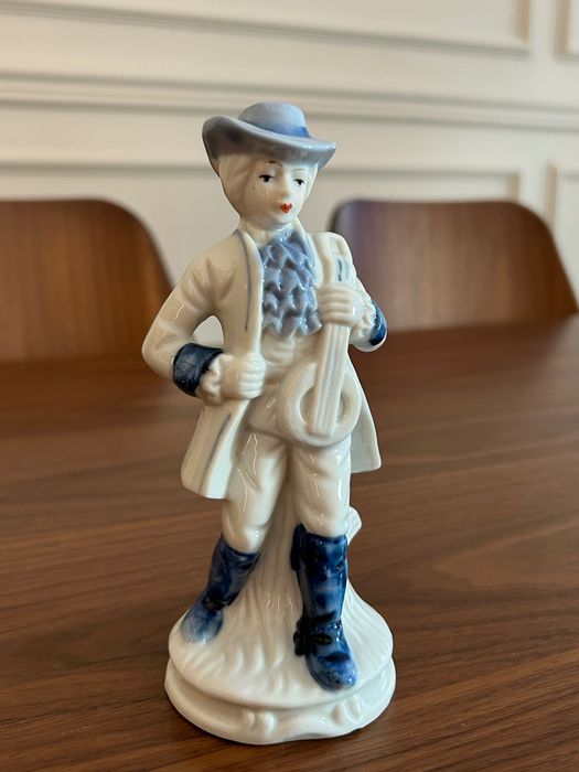 Порцеланова статуетка