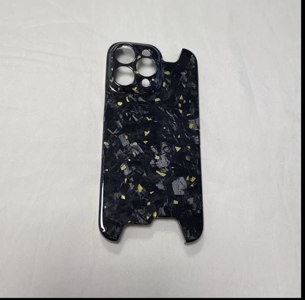 Чехлы на IPhone карбоновый.