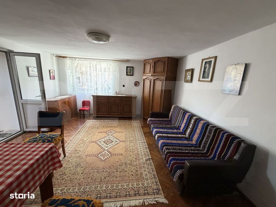 Casa de vanzare, 5 camere si un teren de 500 mp