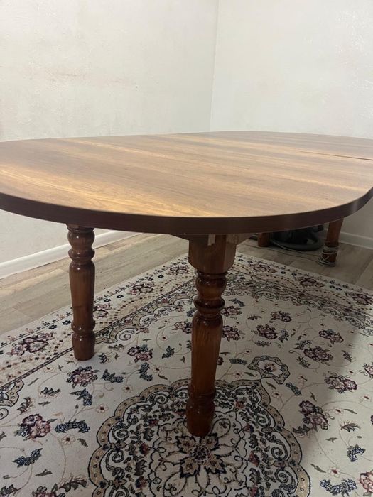 Стол из дерева хороший