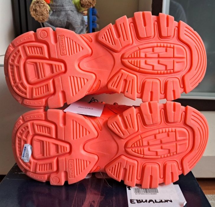 Sneakers, adidasi Bershka