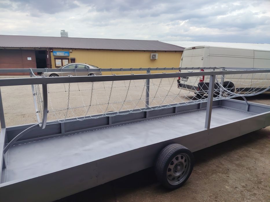 Hrănitor mobil pentru bovine.