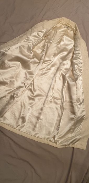 Palton alb stofa brocart nasturi bijuterie M Franta