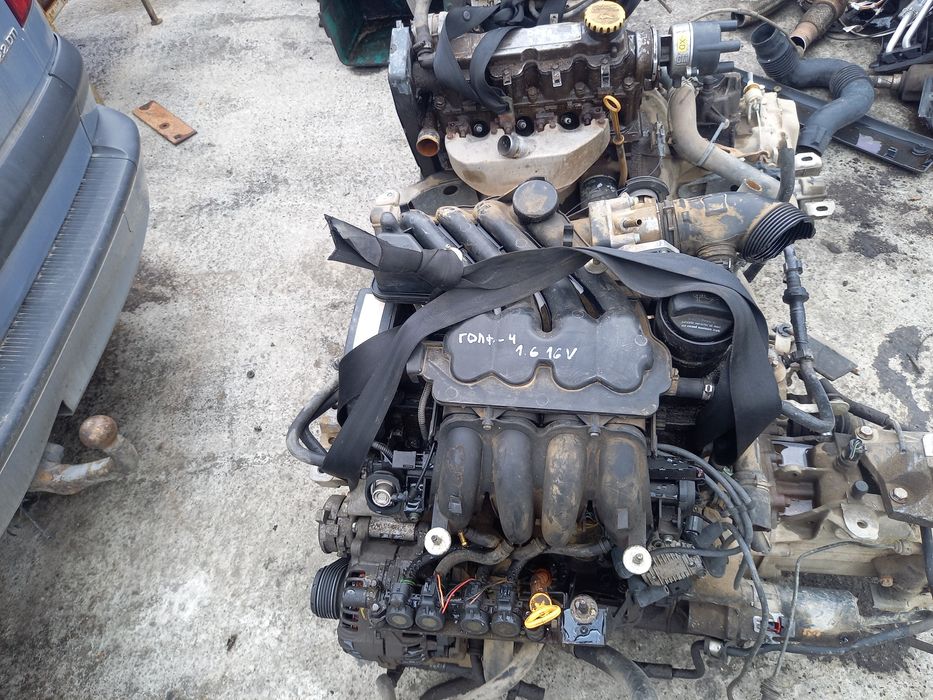 Двигател за Фолксваген Голф 4  1.6 бензин !