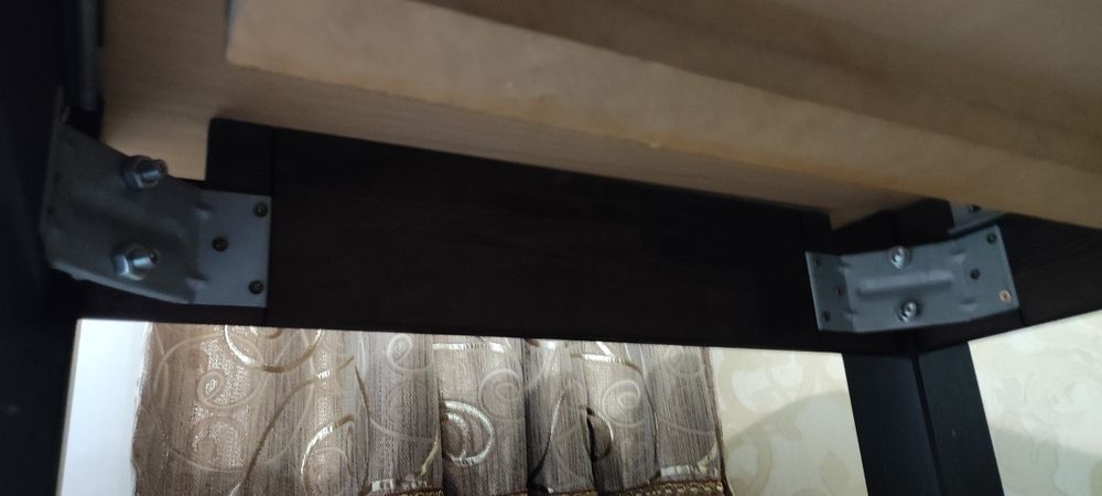 Продам стол для гостиной