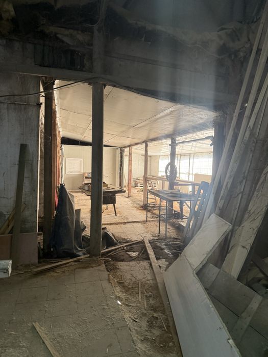 – Proprietate industrială/comercială cu locuință, teren 2.180 mp Ceacu