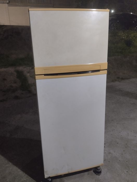Холодильник срочно продается