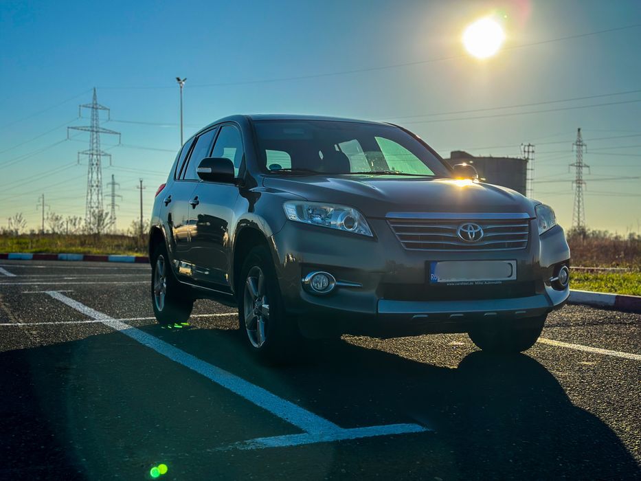 Toyota RAV4, an 2012, motor 2.2 diesel, cutie manuală