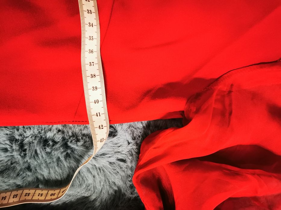 Rochita rosie si neagra