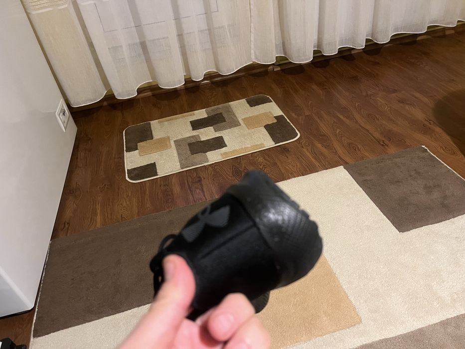 Adidasi Under Amour negri nr. 40.5