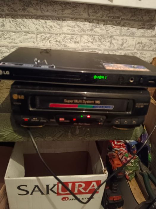 Продам видеомагнитофоны LG