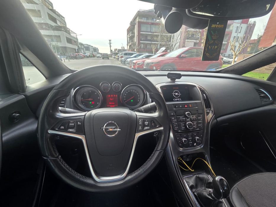 Opel Astra J Cosmo 2010 Hatch • 1.7 CDTI 125CP • Manual • AFL Bi-Xenon