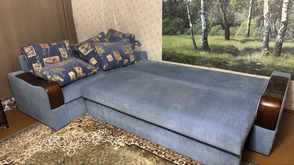 Продам диван в отличном состоянии.