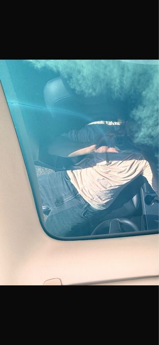 Vând plafon panoramic original Tesla Model 3.