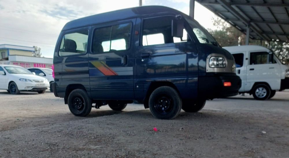 Damas 2024yil yangi salonda turibdi