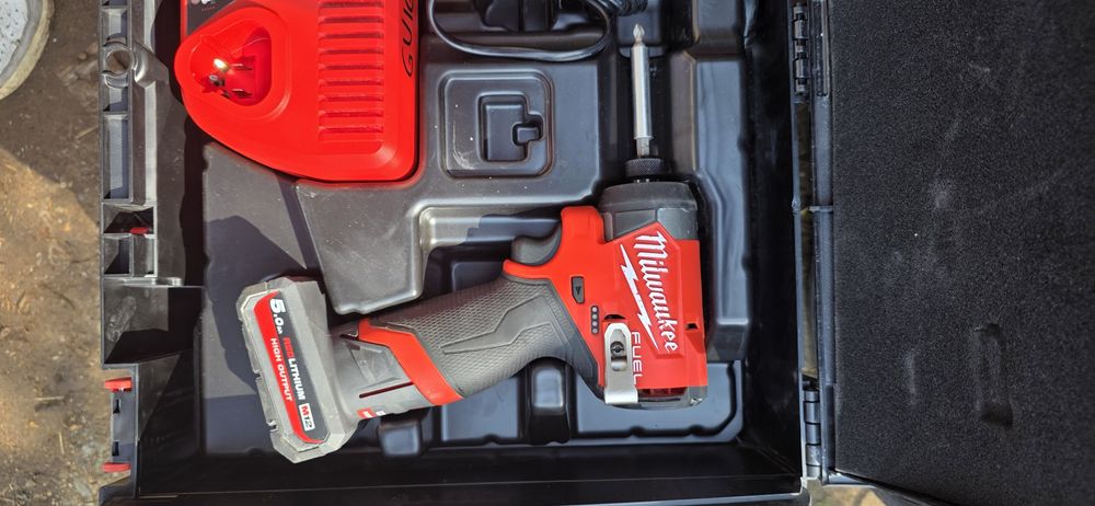Filetanta biti milwaukee fid2 m12 , acumulator 5 ah ,incarcator,cutie