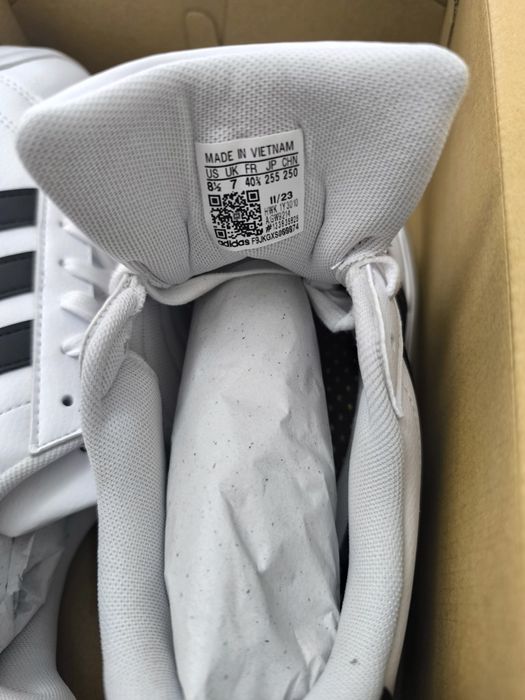 Новые кроссовки Adidas ,оригинал.