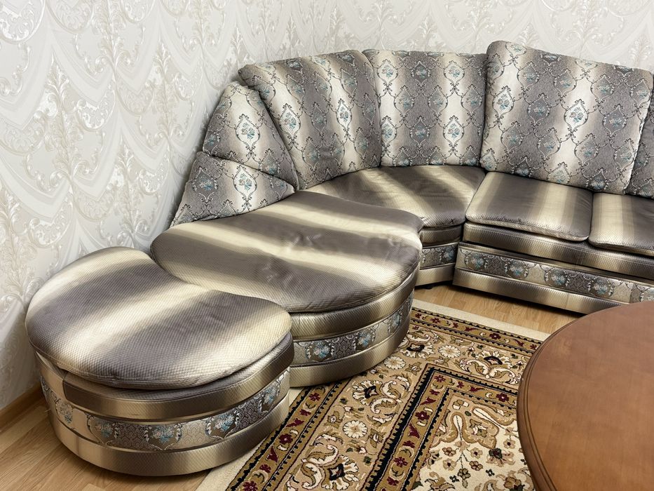 Продам диван угловой