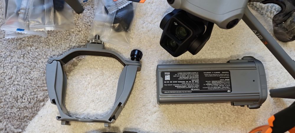 Дрон DJI Air 3 - Dual Camera (4K/60fps), Като нов, Само на 7 полета