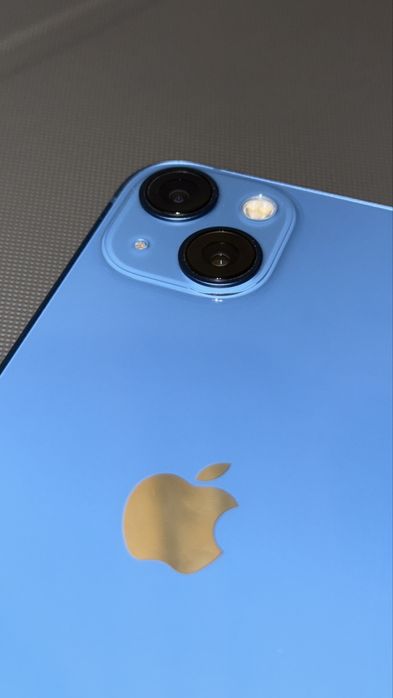 Apple iPhone 13 синий 128GB в идеале