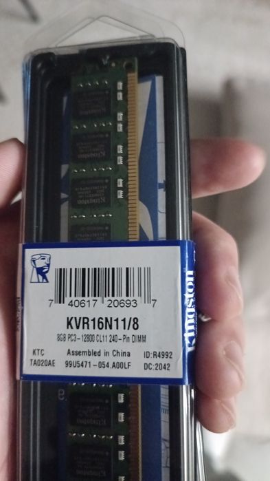 Продам Kingston KVR16N11/8 2шт