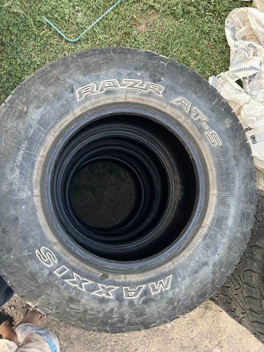 Maxxis Razr AT-S. 265/70 R16