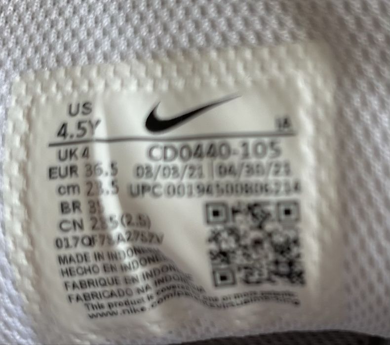 Продам  кроссовки фирмы Nike
