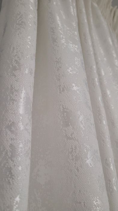 Draperii albastru marin sau alba  si perdele