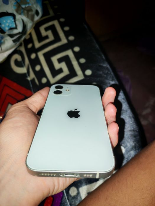 Продам Iphone 12