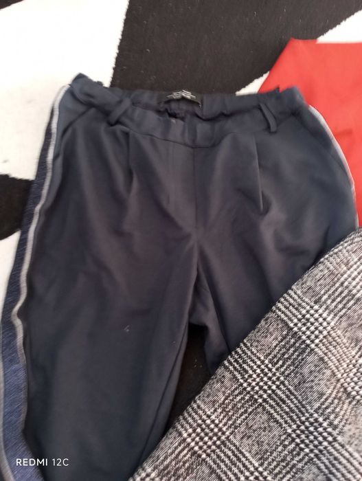 Лот панталон,пола и блузка актуални модели.