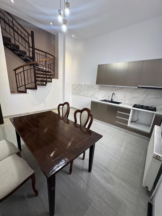 Casa spatioasa 5 camere + curte 600 mp – ideală locuință sau birouri