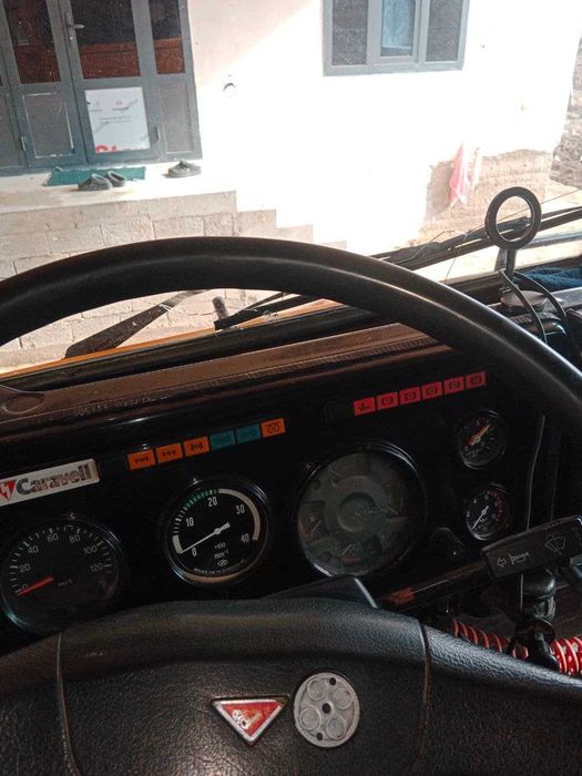 Yevro 2 kamaz sotiladi yili 1985 yil mos 13 tonnali kraska tozza